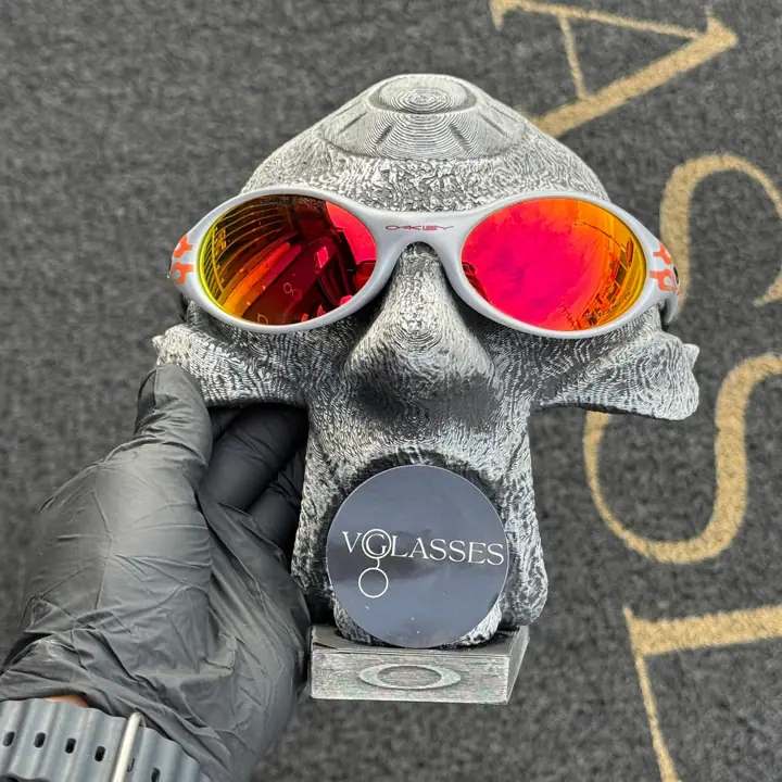 Eye Jacket Flame - Ruby