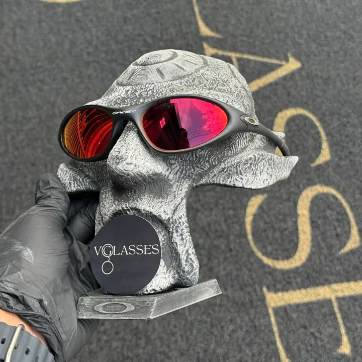 Minute Carbon Ruby
