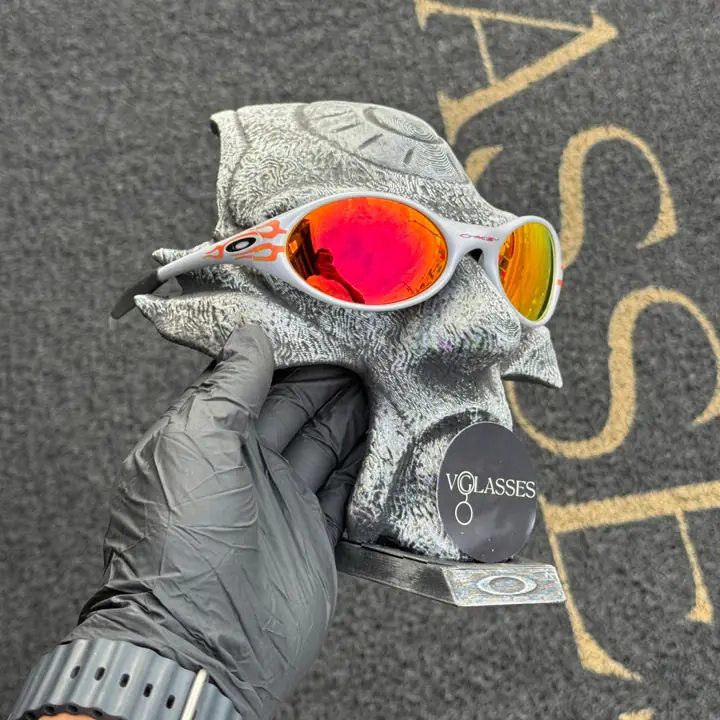 Eye Jacket Flame - Ruby